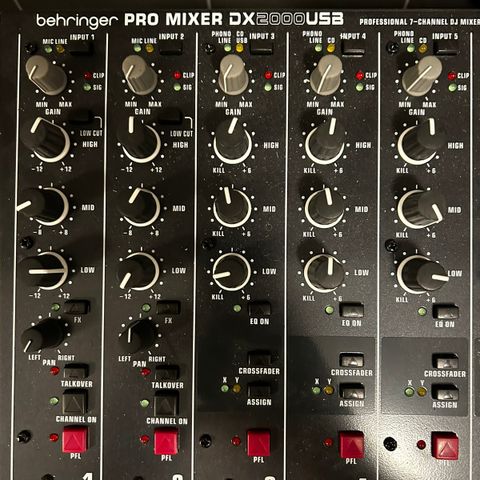 DJ mixer