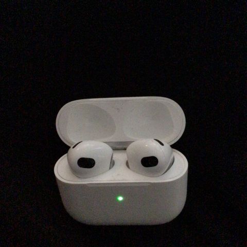 AirPods gen. 3 selges.