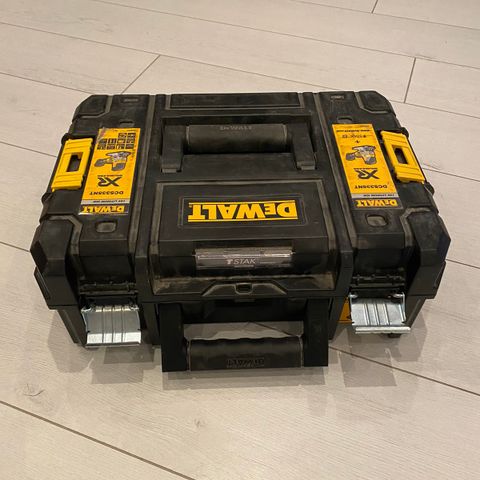 DeWalt stikksag DCS335NT