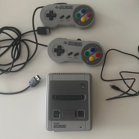 Nintendo Classic Mini SNES. Original. 21 innebygde spill. 2017. 512MB.