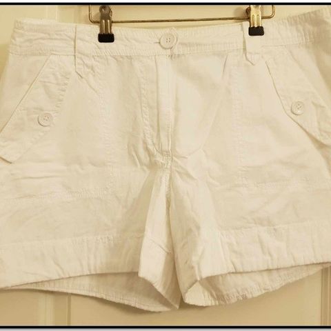 Ny H&M shorts hvit - Størrelse 44 - Selges rimelig