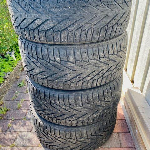 Nokian Hakkapeliitta R2 SUV, 275/45 R20