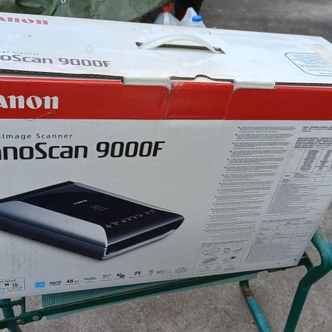 Canon CanoScan 9000F