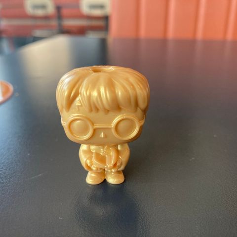 Gull Harry Potter figur fra Kinder Joy