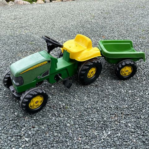 John Deere leketraktor m/pedaler og henger