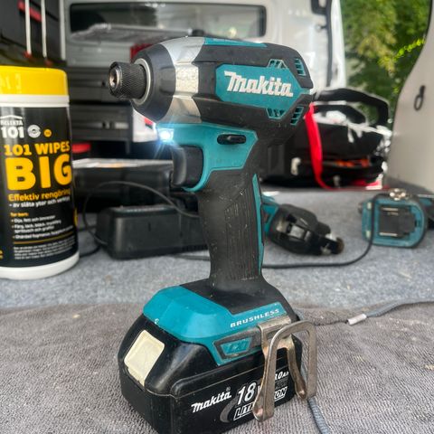 MAKITA SLAGSKRUTREKKER DTD153