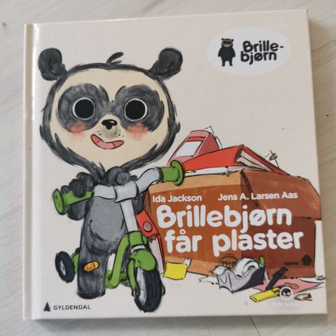 Brillebjørn får Plaster