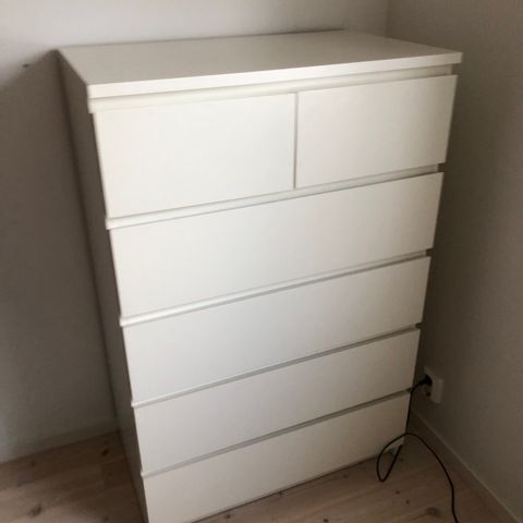 Malm kommode, reservert