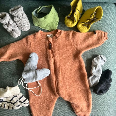 Ullpakke baby (dress, sko, hansker…)