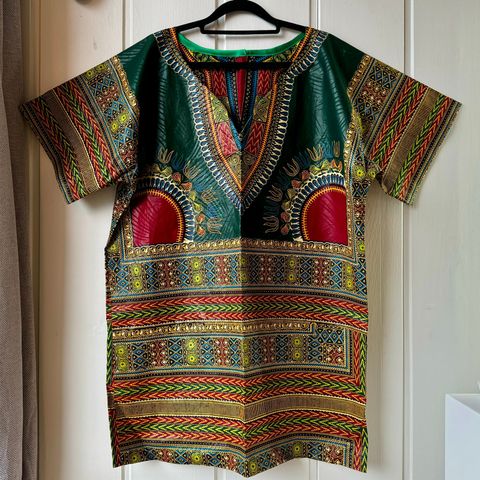 Custom dashiki minikjole i wax fabric, fra Senegal