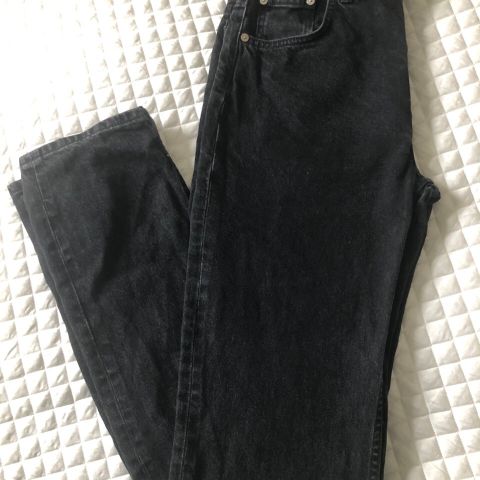 Svart filippa k jeans str 29