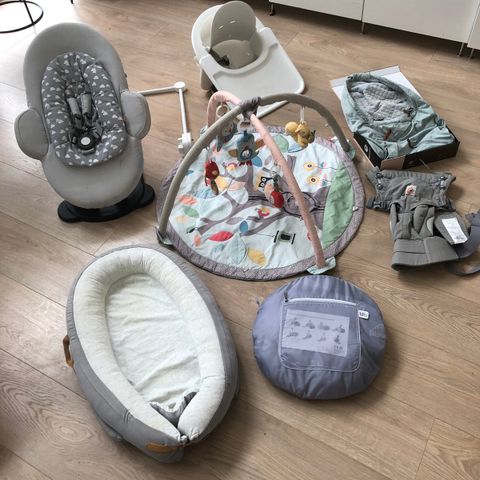 Baby-startpakke (babygym, vippestol, babynest, bæresele, vognpose, sittedel++)