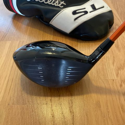 Titleist TS3 9.5 grader driver med premium Tour AD stiff skaft