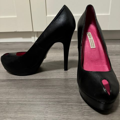 Buffalo London pumps