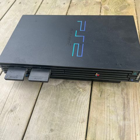 Ps 2 selges uten kontroll og strømledning.