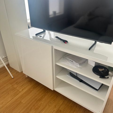 Pent brukt IKEA TV-benk