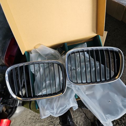 Grill / nyrer til bmw e39