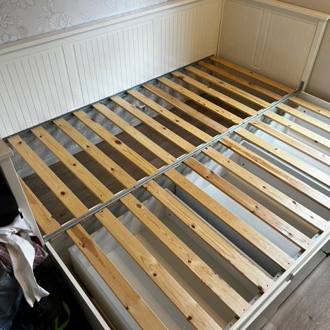 Godt brukt IKEA Hemnes seng