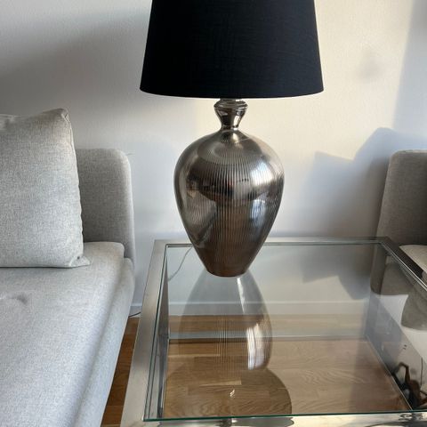 Tidløs lampe med skjerm