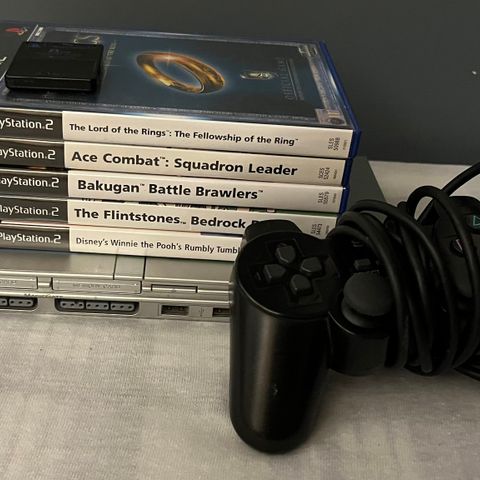 PlayStation 2 Silver Slim med spill