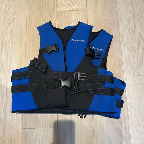 2 stk. Flytevest/vannsportvest