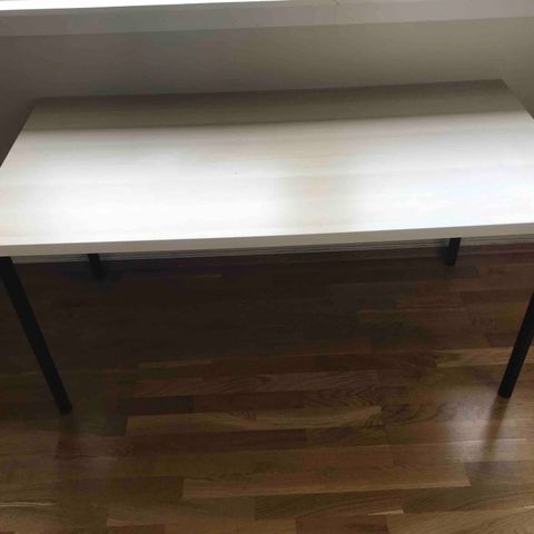 IKEA Skrivebord (150x75x73)