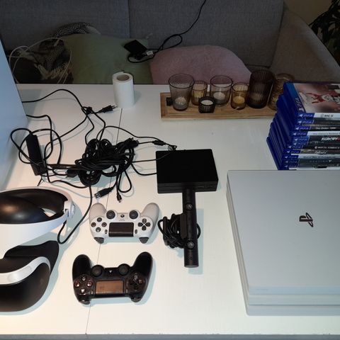 Stor Playstation 4 Pro pakke med VR og masse spill+++