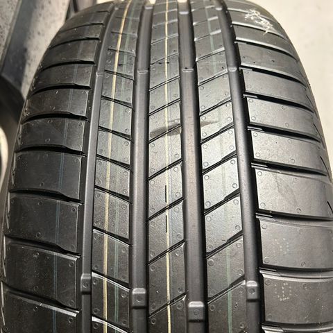 235/45R18 Bridgestone sommerdekk