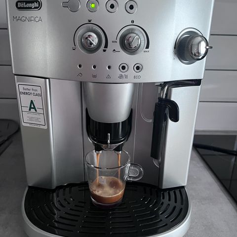 Kaffemaskin DeLonghi Magnifica