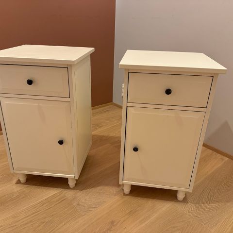 2 stk Ikea Hemnes nattbord selges