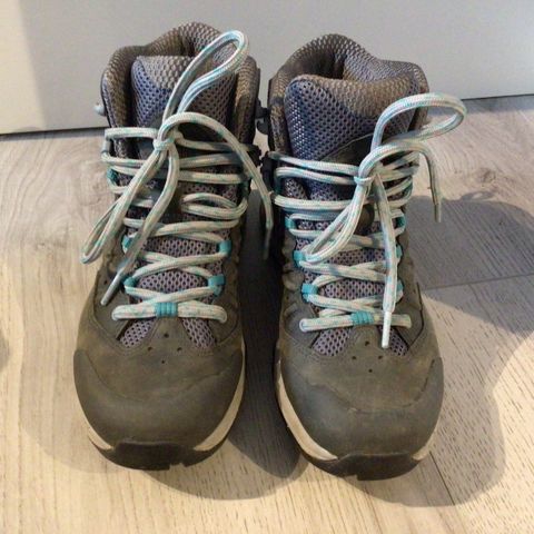 The North Face womens hiking boots. Vanntett/Gore-tex