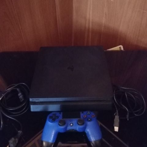 Playstation 4 slim 500GB sett