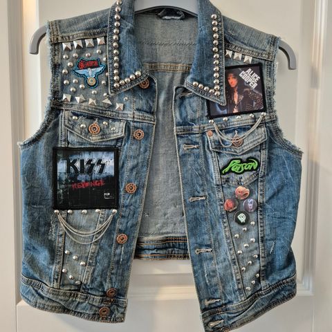 Battlevest med vintage Whitesnake patch på ryggen, pent brukt, kan sendes