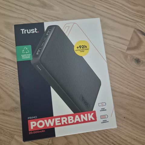 Uåpnet/ubrukt Primo powerbank fra Trust, 92 ekstra timer, kan sendes