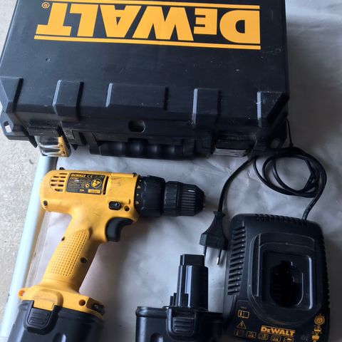 DeWalt 12v bor og skrumaskin 2 batteri.