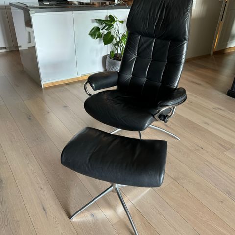 Stressless Ekornes London svart hud.