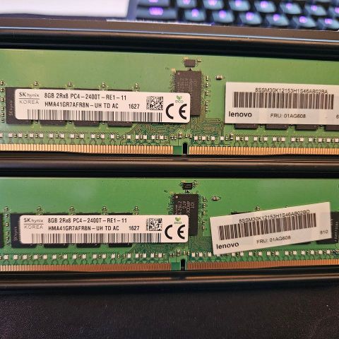 SK Hynix DDR4 32 GB Kit. 4x8 GB DDR4 2400 ECC RDIMM