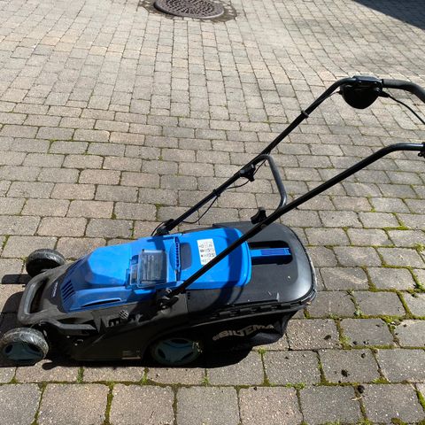 Gressklipper inkl batteri og lader , svert lite brukt ca 3år