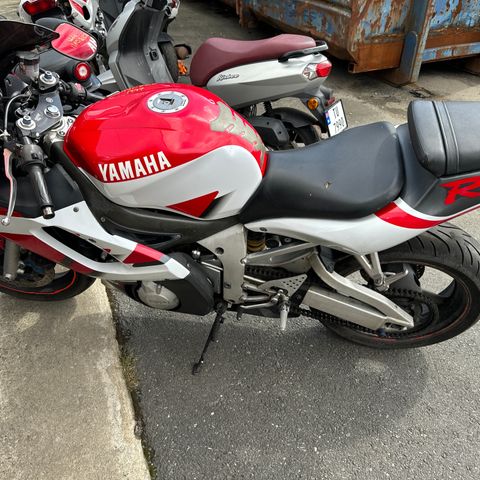 Yamaha r6 1999 selges kun i deler