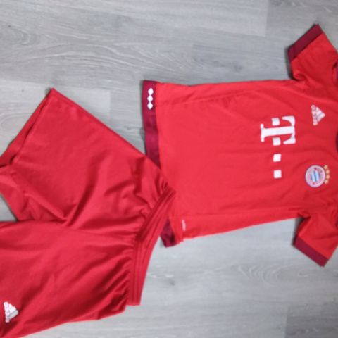 Bayern Munchen Adidas fotballdrakt, Müller 25,  str. Ca. 150, rød