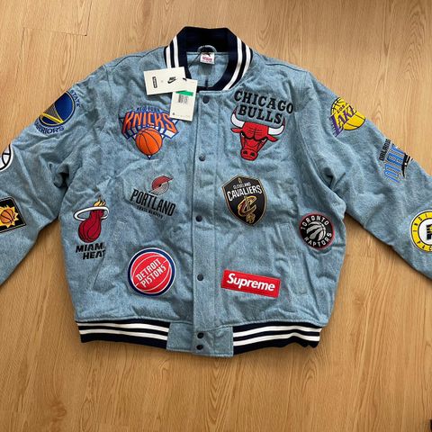 NBA Supreme jakke denim vurderes solgt