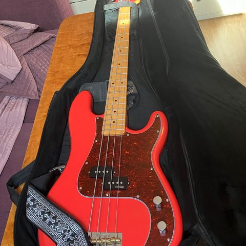 Bassgitar Wilkinson Vintage V4 Firenza Red