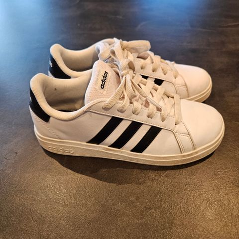 Adidas sko i str 35,5