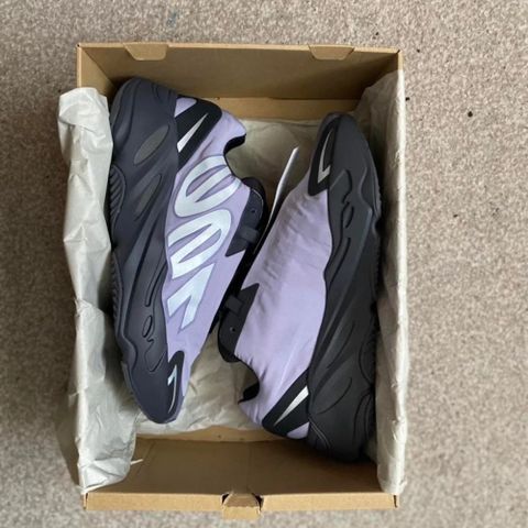 Yeezy Boost 700 MNVN Geode