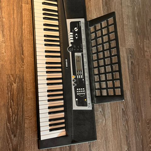 Yamaha YPT 210 keyboard