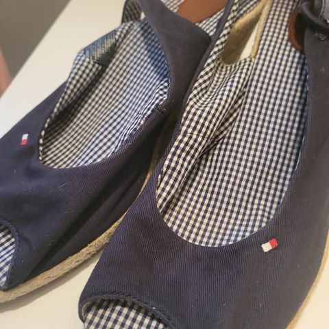 Tommy Hilfiger Sandaler i 40 helt ny