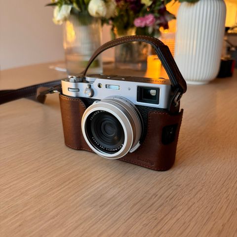 Helt nytt Fujifilm X100VI Sølv + case og protector glass