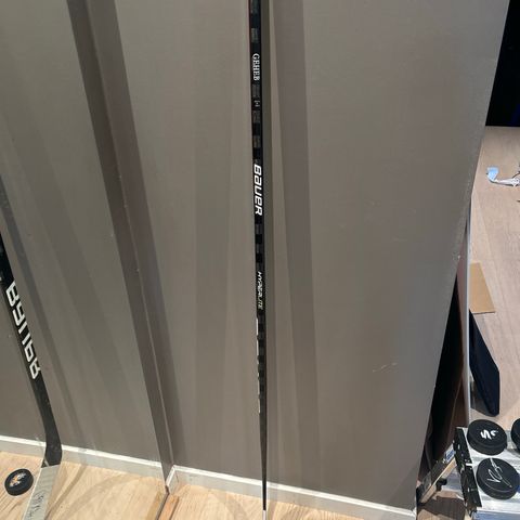 Signert Bauer Vapor Hyperlite hockey kølle