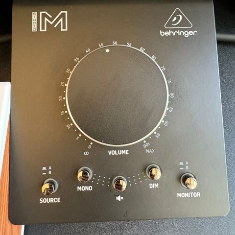 Behringer studio m