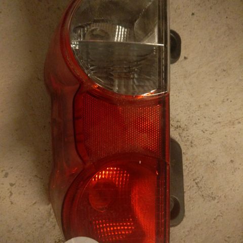 Baklampe til Nissan EV200